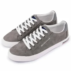 Baskets blanches en toile liseré bleu et rouge Homme TOM TAILOR