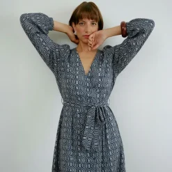 Robe cintrée col V ceinture à nouer imprimée fantaisie Femme ONLY